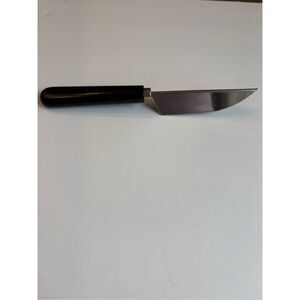 Pampered Chef V-Shaped Cutter